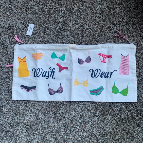 GAP Handbags - NWT Wash and Wear Travel Delicates Bag